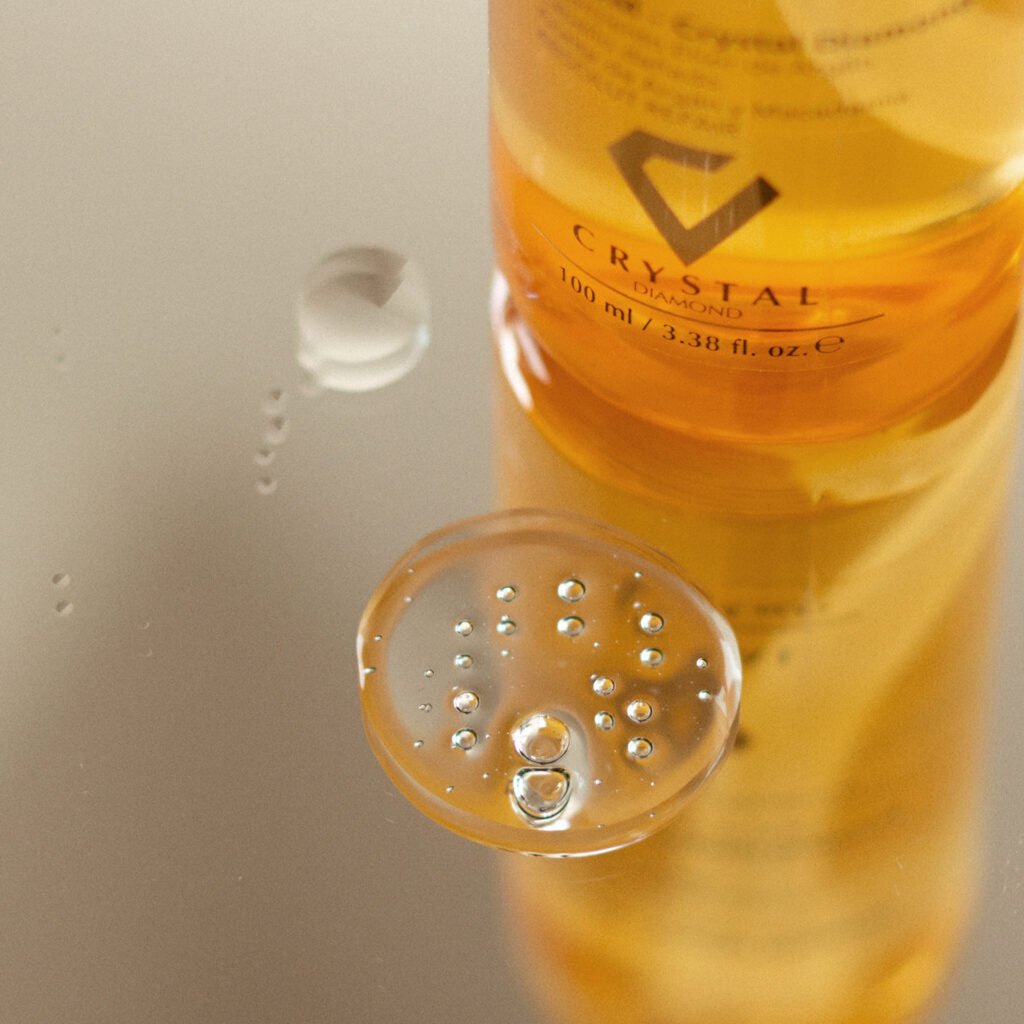 ARUAL Crystal Diamond Sérum: Acabado de alto brillo y sellado de puntas sin apelmazar.