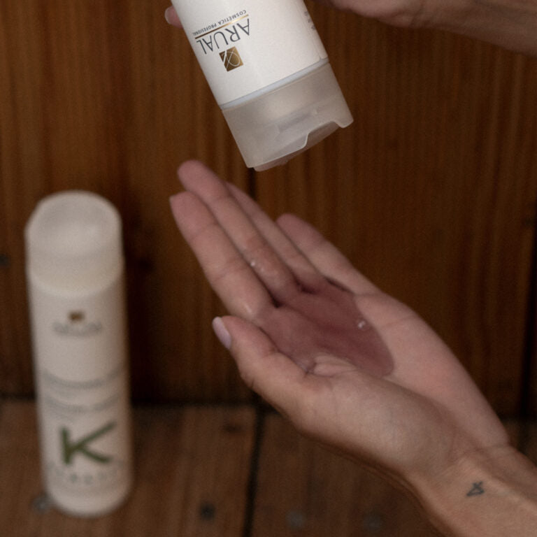 ARUAL Keratin Treatment Shampoo: Limpieza fortalecedora con keratina para reparar y proteger la fibra.