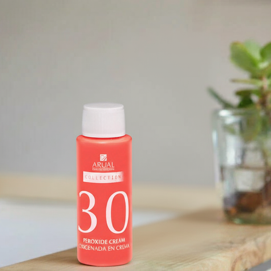 ARUAL Oxigenada 30 VOL TAMAÑO PROFESIONAL: Peróxido para elevación de tono controlada con acabado uniforme.
