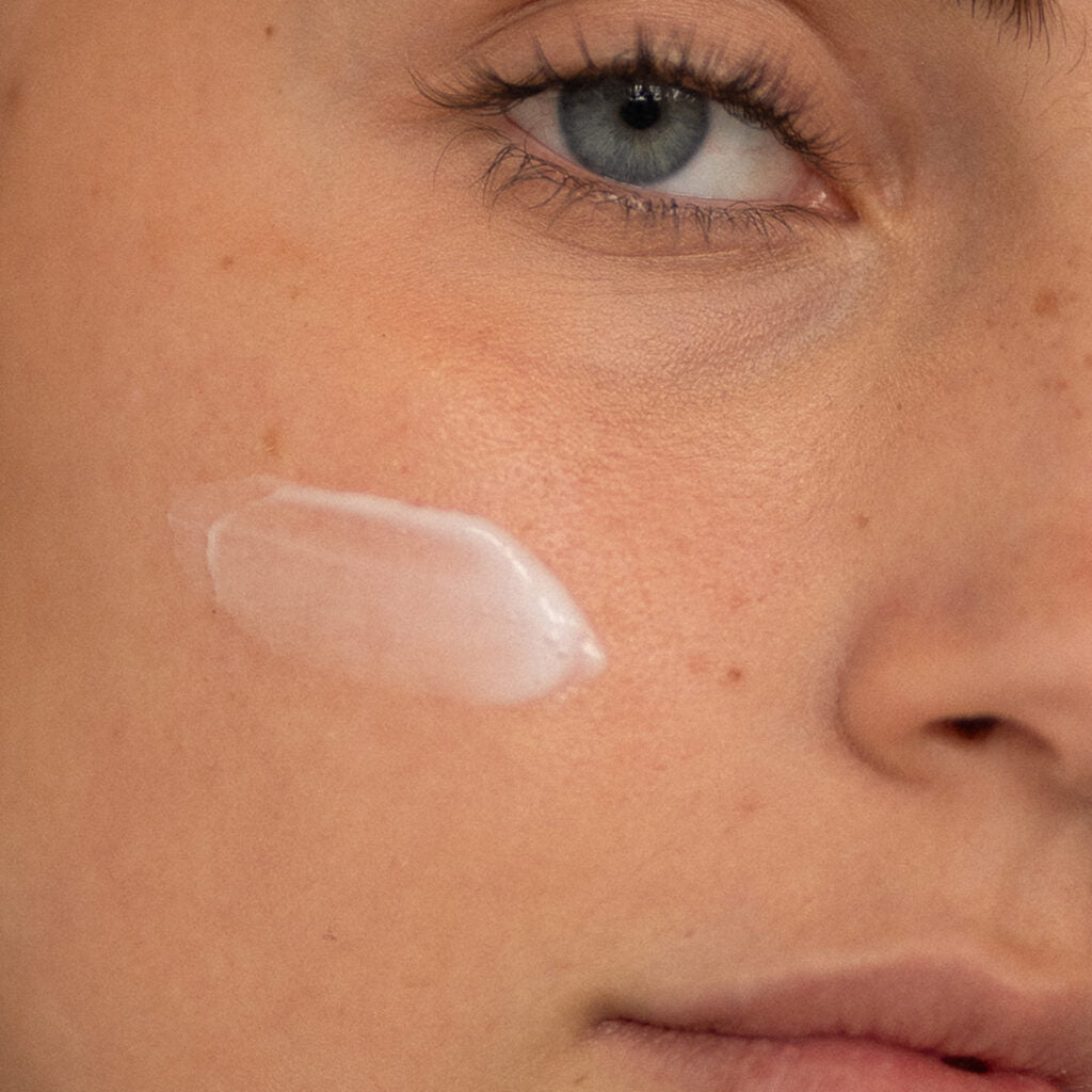 ARUAL Crema Facial Piel Grasa y Mixta: Hidratación ligera con efecto equilibrante y toque mate.