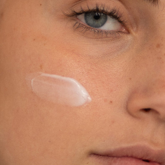 ARUAL Crema Facial Piel Grasa y Mixta: Hidratación ligera con efecto equilibrante y toque mate.