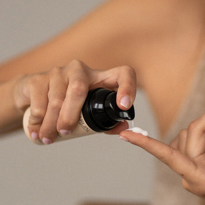 ARUAL Crema Facial Piel Grasa y Mixta: Hidratación ligera con efecto equilibrante y toque mate.