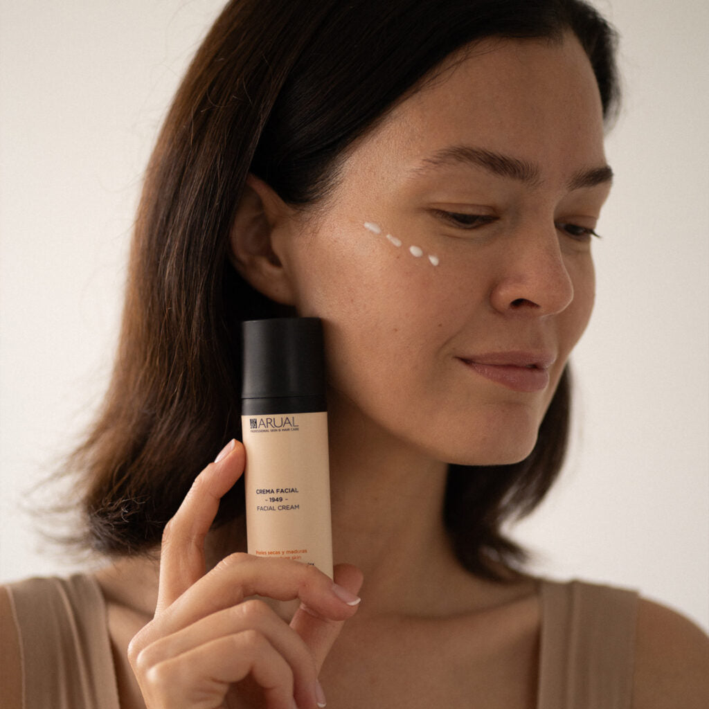 ARUAL Crema Facial Piel Seca y Madura: Confort intenso y elasticidad para pieles con tirantez.