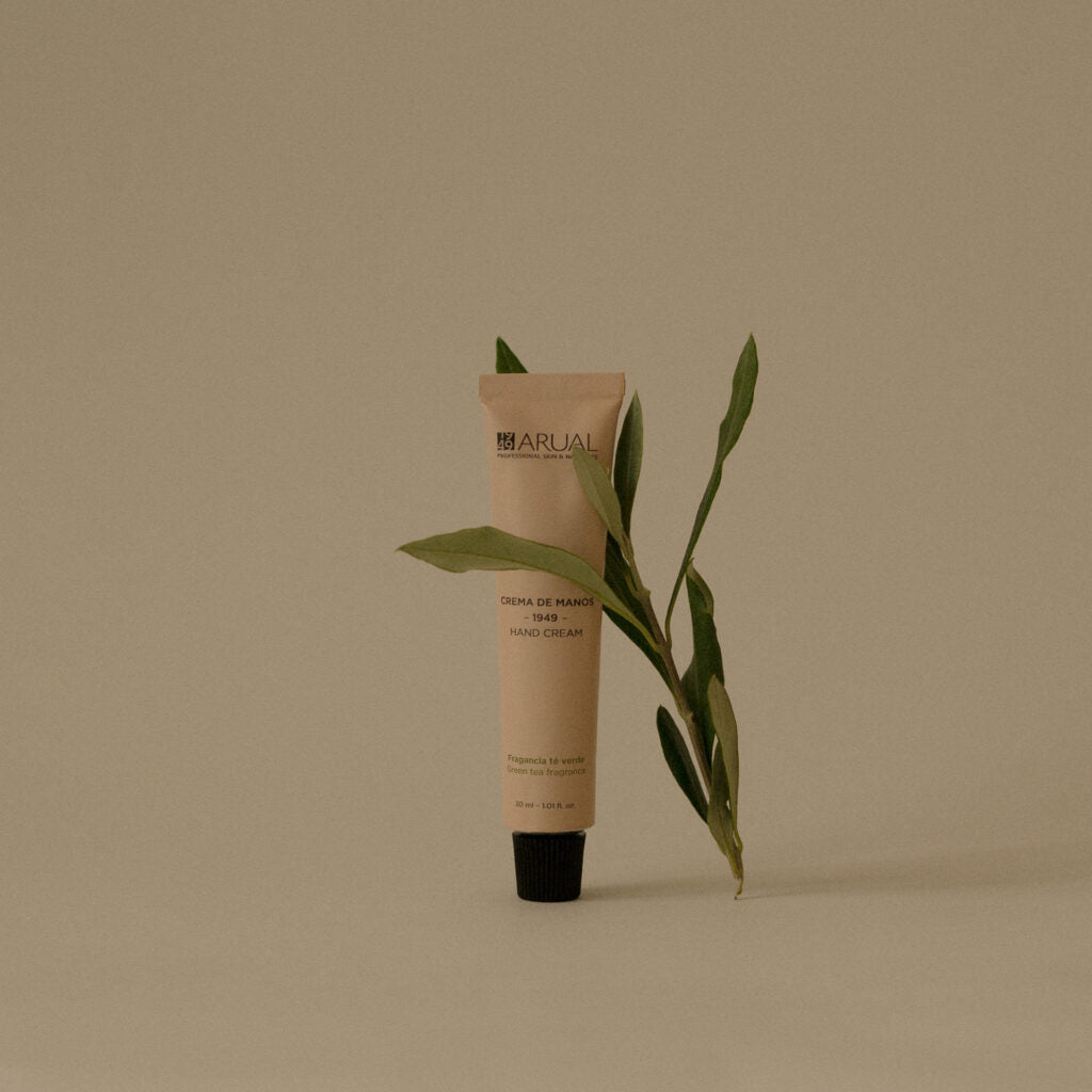 ARUAL Crema para Manos Té Verde: Hidratación ligera con aroma fresco; protege ante lavados frecuentes.