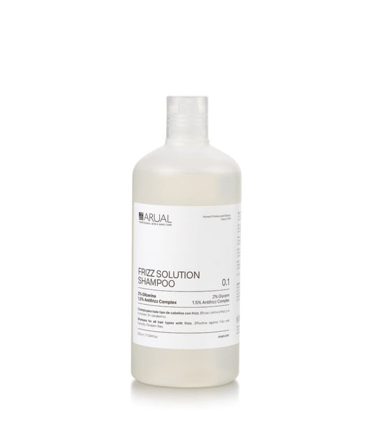 ARUAL Frizz Solution Shampoo: Limpieza que controla el encrespamiento y mejora la manejabilidad.