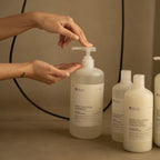 ARUAL Frizz Shampoo: Limpieza que controla el encrespamiento y mejora la manejabilidad.