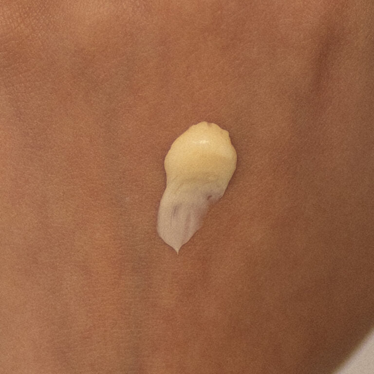 ARUAL Crema para Manos Clásica: Fórmula reparadora que suaviza cutículas y manos agrietadas sin dejar residuo.