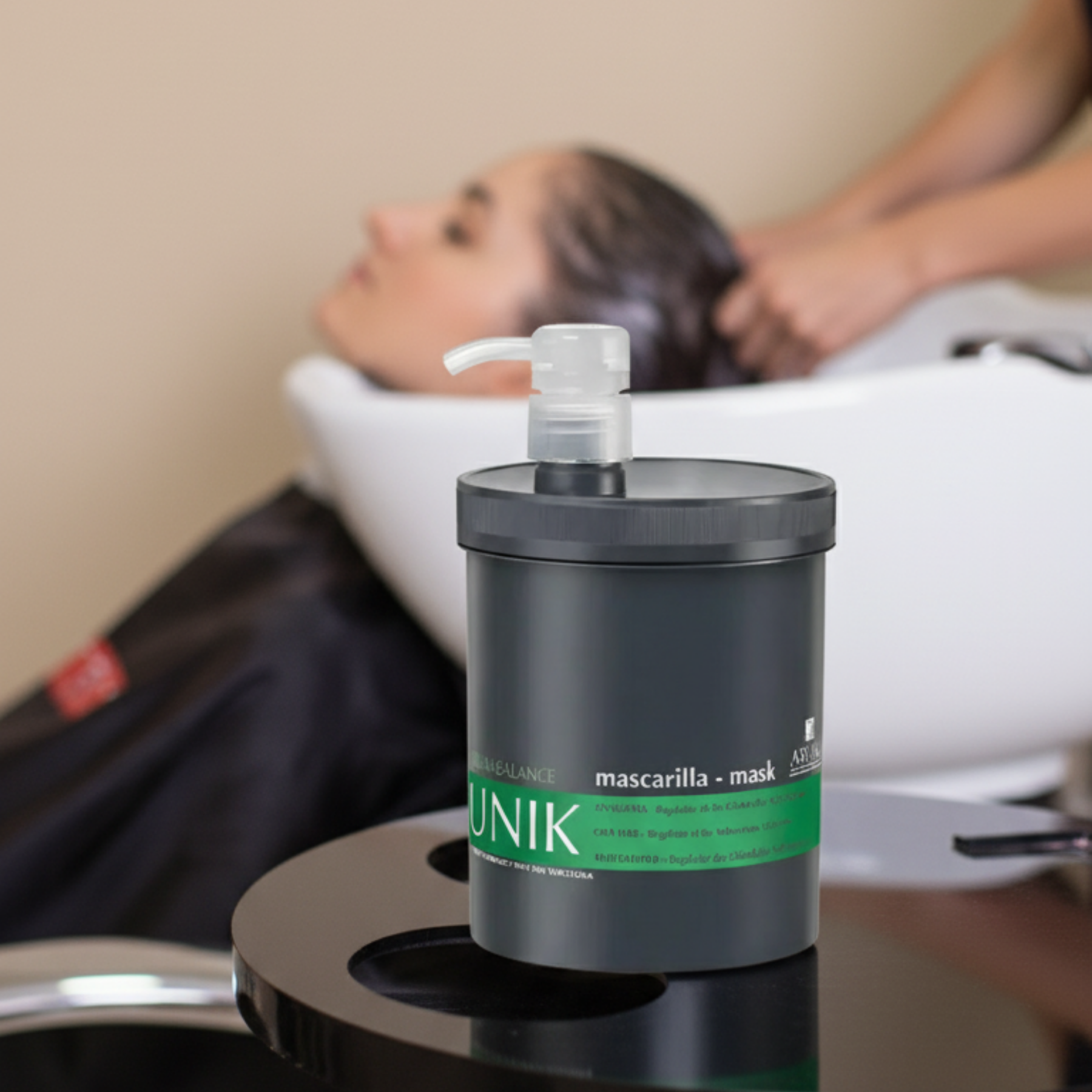 ARUAL UNIK Sebum Balance Mascarilla TAMAÑO PROFESIONAL: Purifica y ayuda a mantener raíces ligeras y cabello suelto.