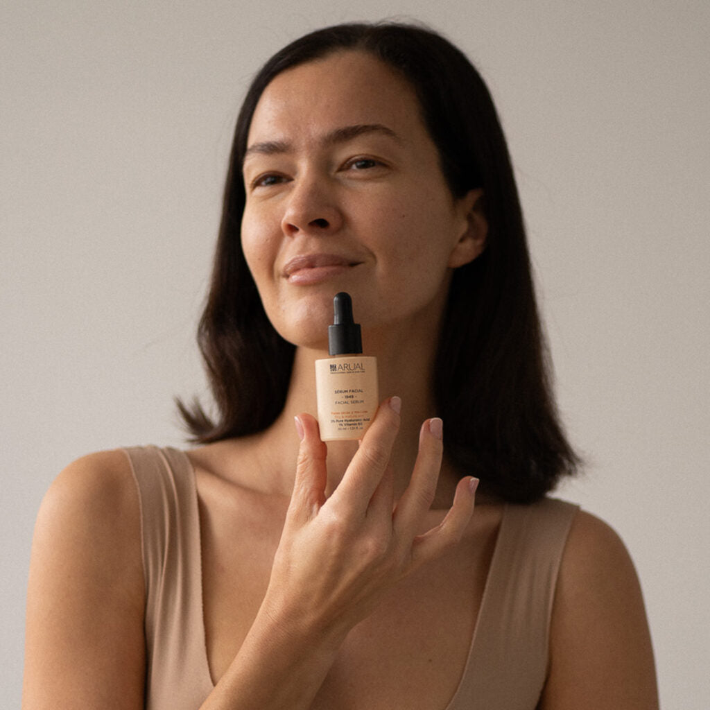 ARUAL Sérum Facial Piel Seca y Madura: Hidratación concentrada y efecto relleno de líneas finas.