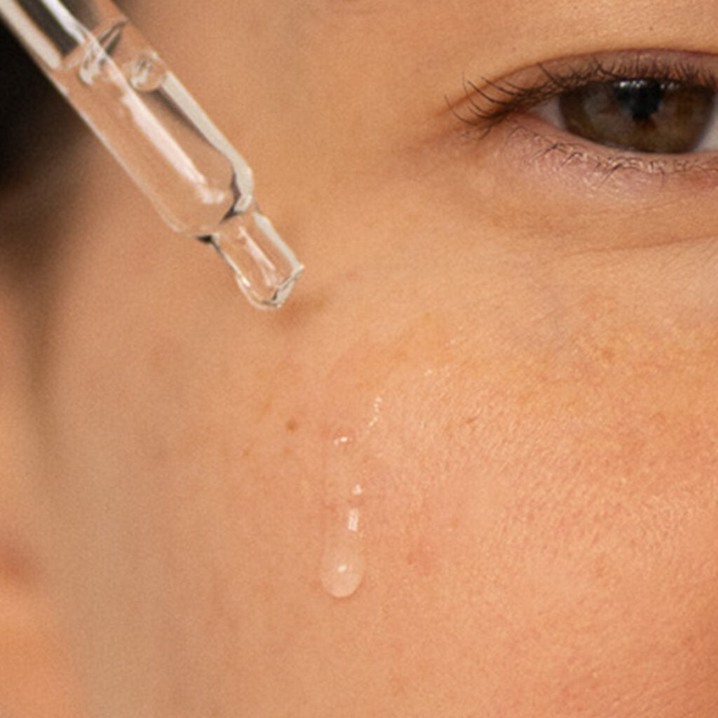 ARUAL Sérum Facial Piel Seca y Madura: Hidratación concentrada y efecto relleno de líneas finas.