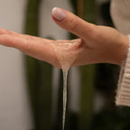 ARUAL Detox Shampoo: Limpieza profunda que elimina residuos y exceso de grasa.