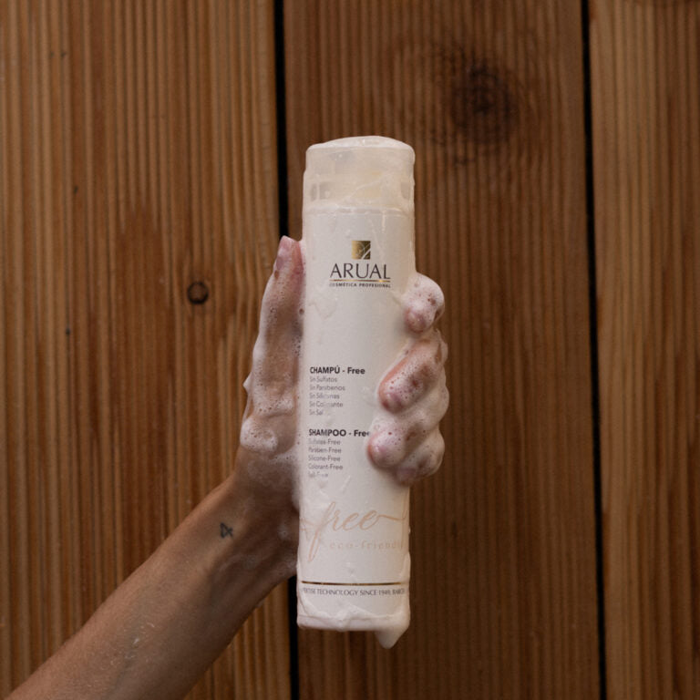 ARUAL FREE Shampoo 250ml: Fórmula sin sulfatos ni siliconas; ideal tras tratamientos técnicos.