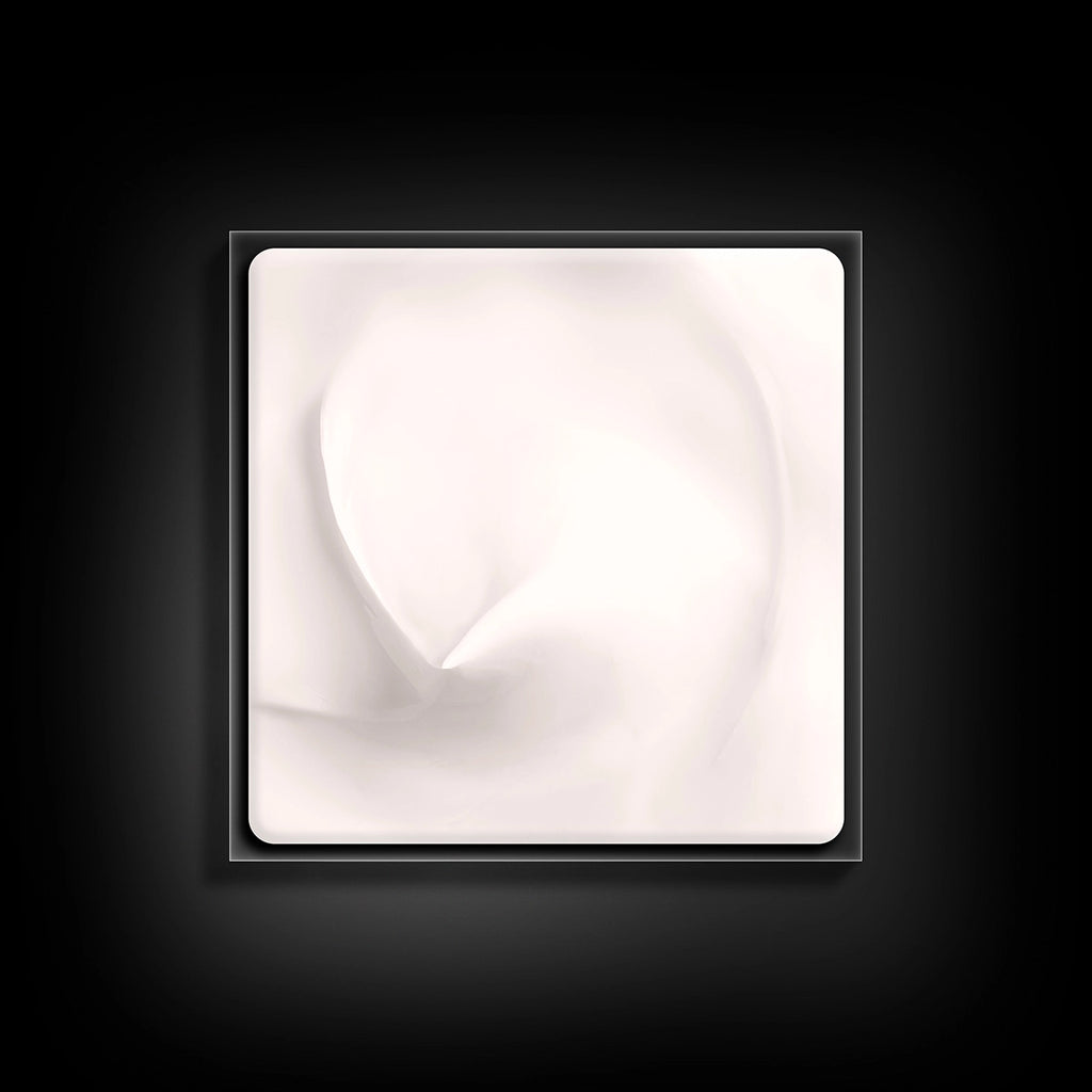 LIERAC Premium Voluptuosa: Crema antiedad rica con sensación envolvente; mejora tonicidad, suaviza arrugas y realza la luminosidad.