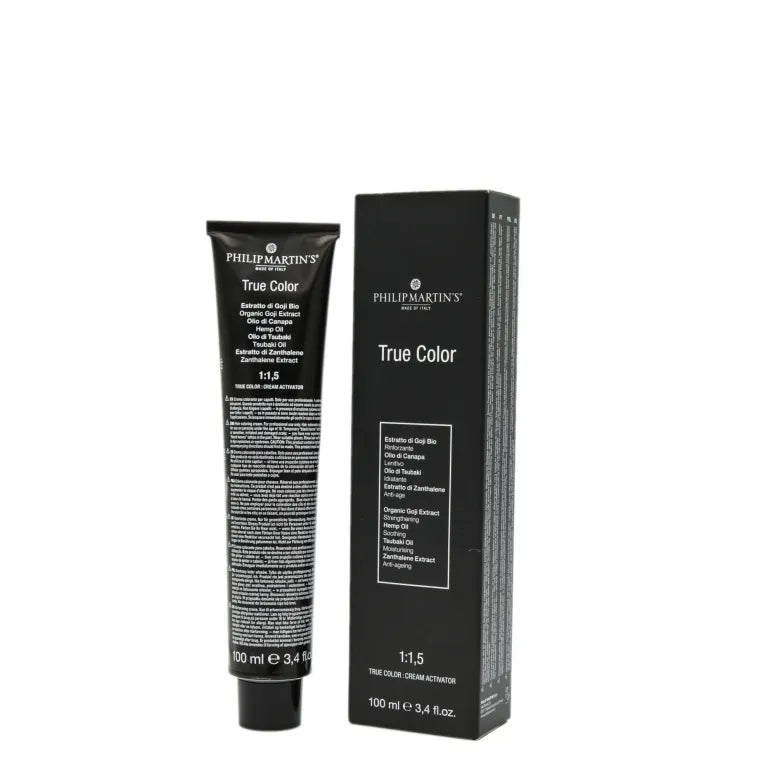 PHILIP MARTIN’S Tinte: Color permanente profesional con resultado parejo de raíz a puntas, intensidad luminosa y acabado suave.